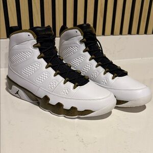 Jordan Retro 9 “statue”